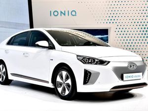 Terpopuler Akhir Pekan: Grab Boyong Mobil Listrik ke RI, Diskon Moge