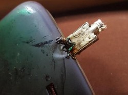 Galaxy S4 Meleleh Akibat Blunder Fast Charging