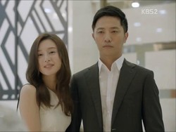 Banyak Adegan Ciuman Jin Goo dan Kim Ji Won Tak Tayang di Descendants of the Sun