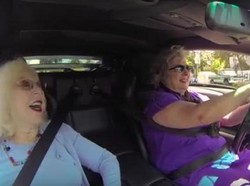 Ketika Dua Nenek Jadi Ratu Lamborghini