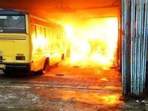 Kebakaran di Kawasan Pasar Kembang Yogyakarta Hanguskan 3 Bus Kota