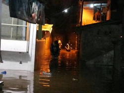 Air Sungai Meluap, Banjir Rendam Sejumlah Titik di Jaksel