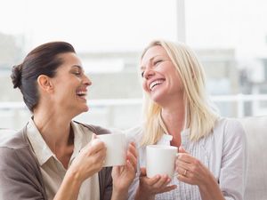 Jumlah Pertemanan Pengaruhi Peluang Kehamilan pada Wanita