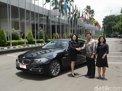 BMW Serahkan 21 Unit Seri 5 Diesel untuk Mobil KTT OKI