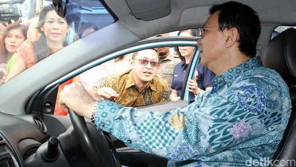 Ahok Jajal Mobil Latih Bagi Warga Rusun Pesakih