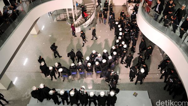 Pemerintah Turki Sita Kantor Surat Kabar Zaman