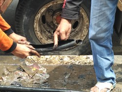 Selain Lele, Pasukan Biru Temukan Bungkus Kabel Utuh dan Kawat Tembaga