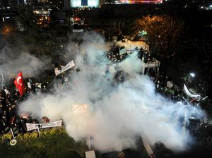 Sejarah Gas Air Mata: Dari Perang Dunia hingga Usir Massa