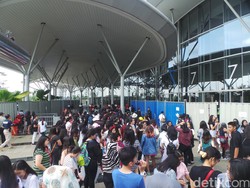 5SOS Fam Indonesia Menjerit-jerit Tak Karuan Jelang Konser 5 Seconds of Summer