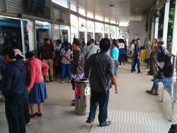 APTB Tak Boleh Masuk ke Dalam Kota, Penumpang Kebingungan di Halte BNN