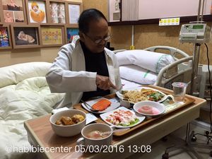 Kondisi Terkini BJ Habibie: Makan Banyak dan Tebar Senyum