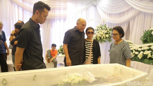 Kesedihan di Rumah Duka Ireng Maulana
