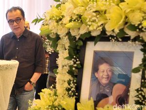 Tantowi Yahya Melayat Ireng Maulana Tantowi Yahya Melayat Ireng Maulana