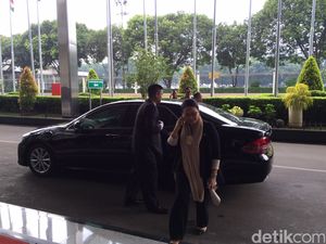 Menlu dan Mensesneg RI Tiba di JCC Senayan untuk Buka Rangkaian KTT OKI