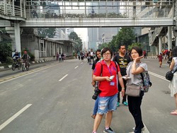 Turis Korea Asyik Ikutan Car Free Day & Jelajah Monas