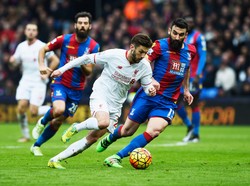 Penalti Benteke di Injury Time Menangkan 10 Pemain Liverpool