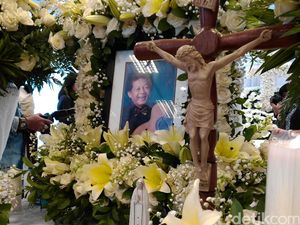 Ireng Maulana, Maestro Jazz yang Hobi Bercocok Tanam Ireng Maulana, Maestro Jazz yang Hobi Bercocok Tanam