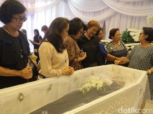 Perhatian, Sosok Ireng Maulana di Mata Istri Perhatian, Sosok Ireng Maulana di Mata Istri