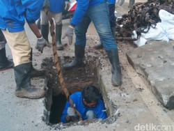Kisah Pasukan Biru: Bertahan 4 Jam di Pengapnya Gorong-gorong Ring 1