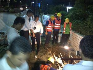 Hampir 12 Jam Periksa Drainase, Polisi Masih Selidiki Sampah Bungkus Kabel