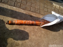 Polisi Temukan Potongan Kabel Mirip Pipa di Got Depan Wisma Antara