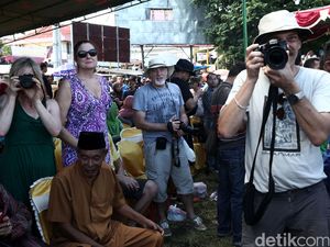 Demi Gerhana Matahari, Turis ini Terbang dari Nigeria ke Ternate