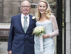 Dinikahi Miliuner Rupert Murdoch, Top Model Jerry Hall Pakai Gaun Sederhana