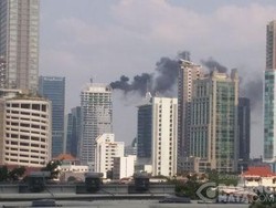 Kebakaran Terjadi di Menara Palma II, Pekerja Berlarian Keluar Gedung