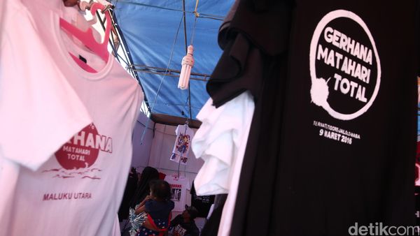 Kaos Gerhana Matahari Total Laris Manis