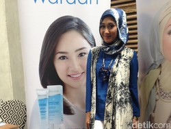Tidak Warna-warni, Dian Pelangi Rilis Busana Bernuansa Gelap di IFW 2016