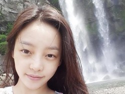 Korean Style: Ketika Dara 2NE1 Hingga Yoona SNSD Selfie Tanpa Makeup