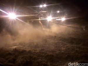 Katulampa Siaga 1, Warga Bantaran Ciliwung Diminta Waspadai Banjir Katulampa Siaga 1, Warga Bantaran Ciliwung Diminta Waspadai Banjir
