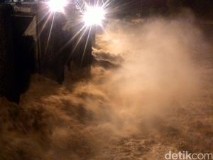 Bendung Katulampa Capai Rekor Tertinggi dalam 6 Tahun Terakhir Bendung Katulampa Capai Rekor Tertinggi dalam 6 Tahun Terakhir
