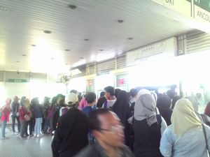 APTB Tak Masuk Jakarta Lagi, Penumpang Jengkel