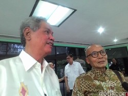 2 Mantan Menteri Pendidikan Malik Fadjar dan Wardiman Djojonegoro Jenguk BJ Habibie