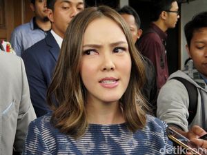 Kesedihan Cathy Sharon Usai Lalui Sidang Cerai Kesedihan Cathy Sharon Usai Lalui Sidang Cerai