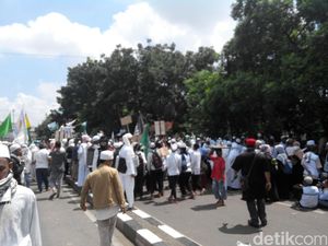 Wakapolda Metro Jaya Pantau Demo Massa di Depan Kantor Wali Kota Bekasi