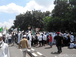 Wakapolda Metro Jaya Pantau Demo Massa di Depan Kantor Wali Kota Bekasi