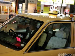 Supir Taksi Ini Diskors Setelah Fotonya Pakai Masker Wajah Saat Kerja Viral Supir Taksi Ini Diskors Setelah Fotonya Pakai Masker Wajah Saat Kerja Viral