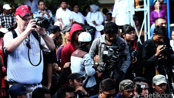 Turis Gerhana Mulai Padati Ternate