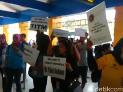 H-2 Gerhana Matahari Total, Bandara di Ternate Dipadati Turis Asing