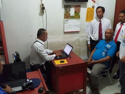 Labora Sitorus, Rumah Kosong dan Penampilan Baru