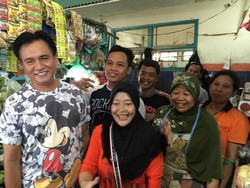 Yusril Belanja ke Pasar Pakai Kaos Mickey Mouse Ramai di Medsos