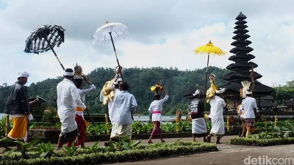Wisata Eksotis di Pura Ulun Danu