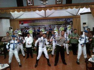 Tekan Angka Kecelakaan Siswa, Polda Jateng Sebar Buku Lalin ke Sekolah