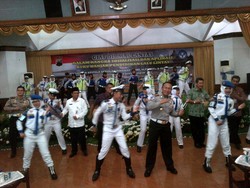 Tekan Angka Kecelakaan Siswa, Polda Jateng Sebar Buku Lalin ke Sekolah