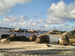 3 Pantai Ciamik Lokasi Menonton Gerhana Matahari di Belitung