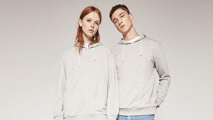 Gerakan uniseks membuat pakaian wanita lebih maskulin, tapi tak pernah membuatnya tidak feminin (Foto: Zara) Gerakan uniseks membuat pakaian wanita lebih maskulin, tapi tak pernah membuatnya tidak feminin (Foto: Zara)
