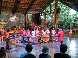 Atraksi di Saung Angklung Udjo, Bisa Ikutan Main Lho!