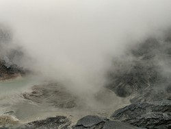 Usai Erupsi Tangkuban Perahu, Warga Diimbau Tak Mendekati Kawah Ratu